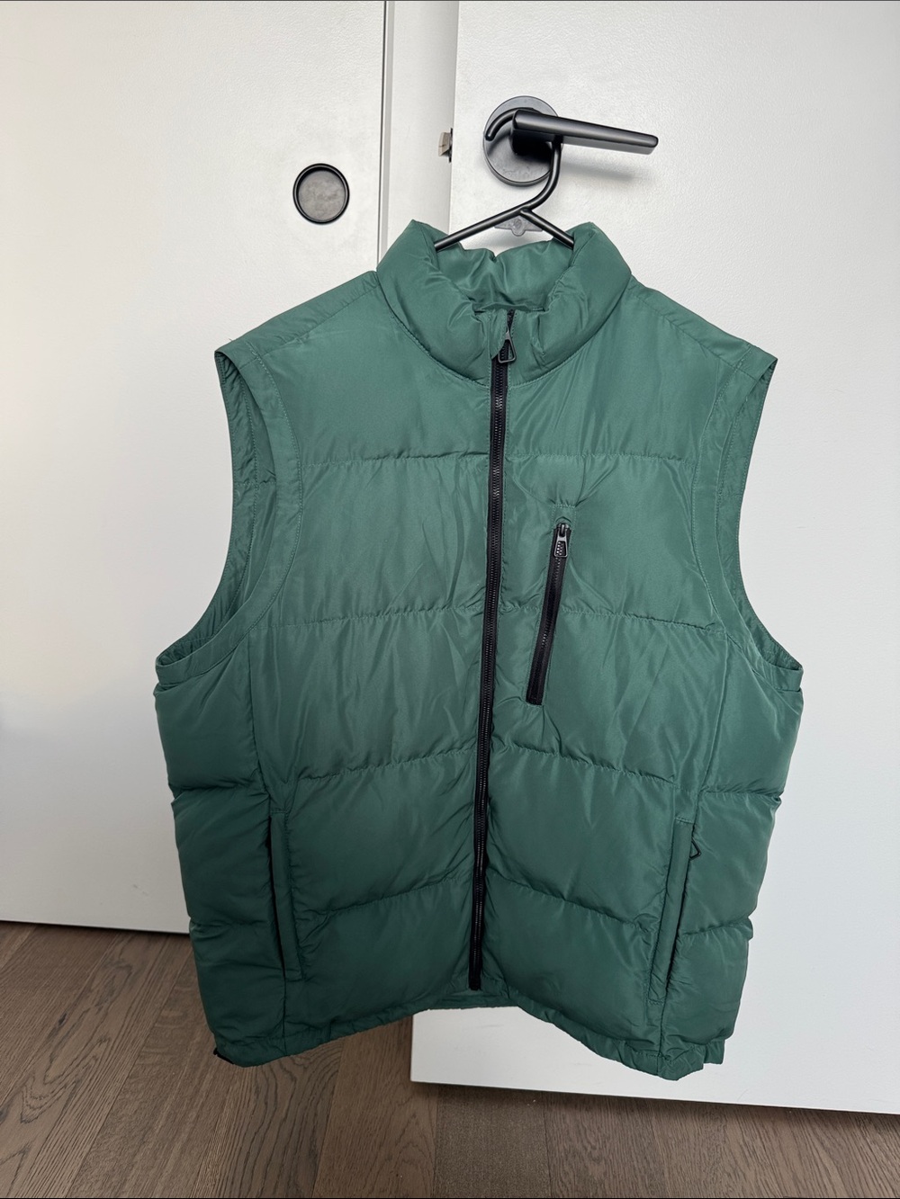Zara Men's Sleeveless Puffer Vest in Green